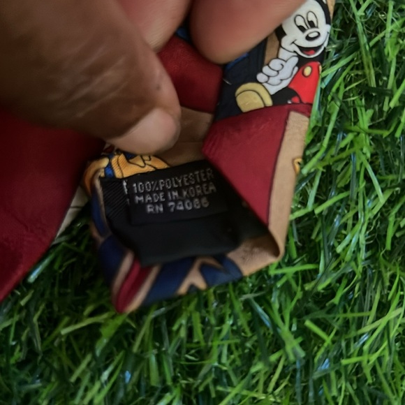 Disney Tie Mickey on Vacation GUC - Picture 7 of 11